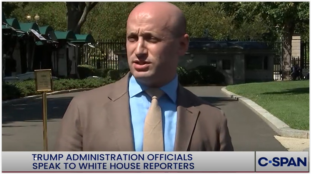 DHS Stephen Miller Chats with Press at the White House 08.29.25