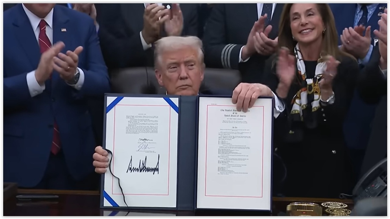 President Trump – Signing of the CR, and EO with the First Lady
